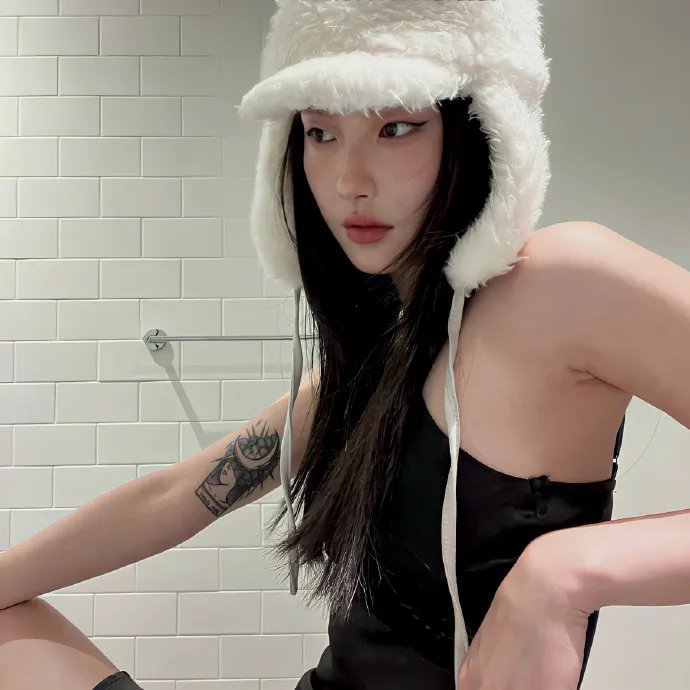 倒挂的爱丽丝 封面